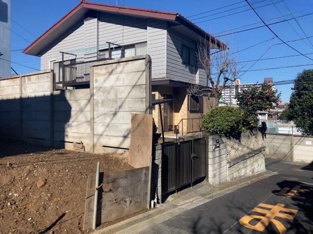 木造２階建て家屋解体工事(東京都西東京市柳沢)　工事中の様子です。